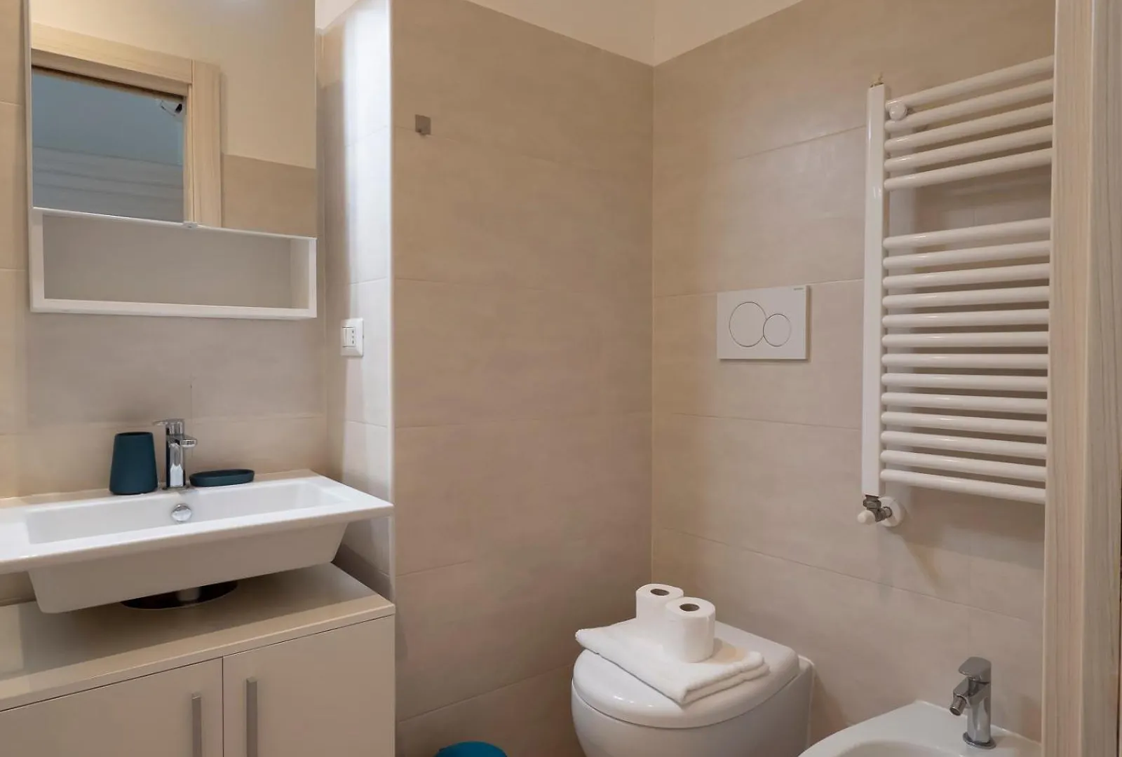 I Host Apartment - Rogoredo 49 Милан 0*,  Италия